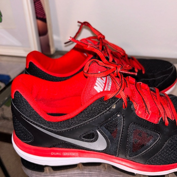 Nike dual fusion light to red black and reflective size 8 men’s 9.5 womans - Picture 5 of 7